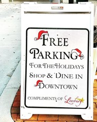 Enjoy Leesburg’s Festive Season with Free Parking Through January 6