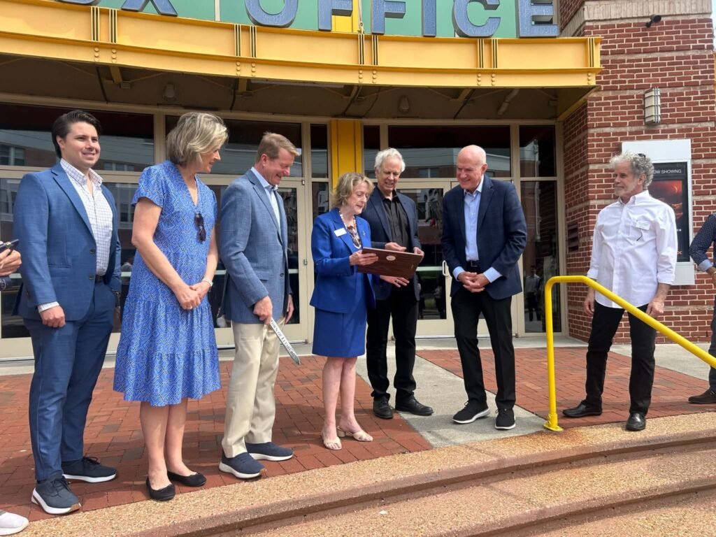 Phoenix Theatres Opens Its Doors at Village at Leesburg