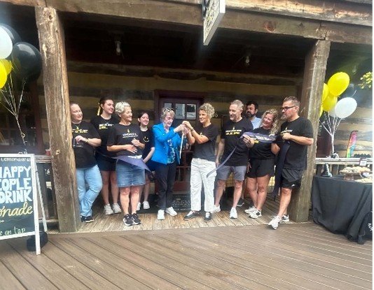 Family-Owned Pikes Peak Lemonade Celebrates Downtown Leesburg Opening
